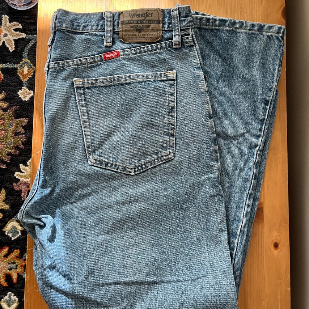 Wrangler Men's Light Blue Relaxed Jeans